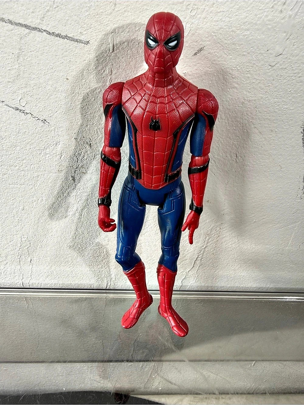 Hasbro 2016 Marvel Spider-Man Homecoming Action Figure Red Blue